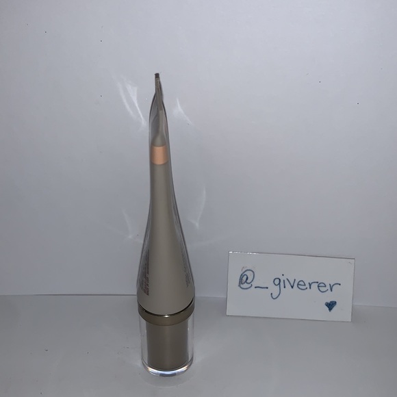 Shade 2 High Coverage Concealer Laura Mercier - Picture 2 of 11